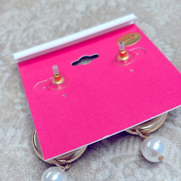 Brand New Isaac Mizrahi Large Rhinestone Gold Tone Round Faux Pearl Drop Earring - Picture 6 of 13